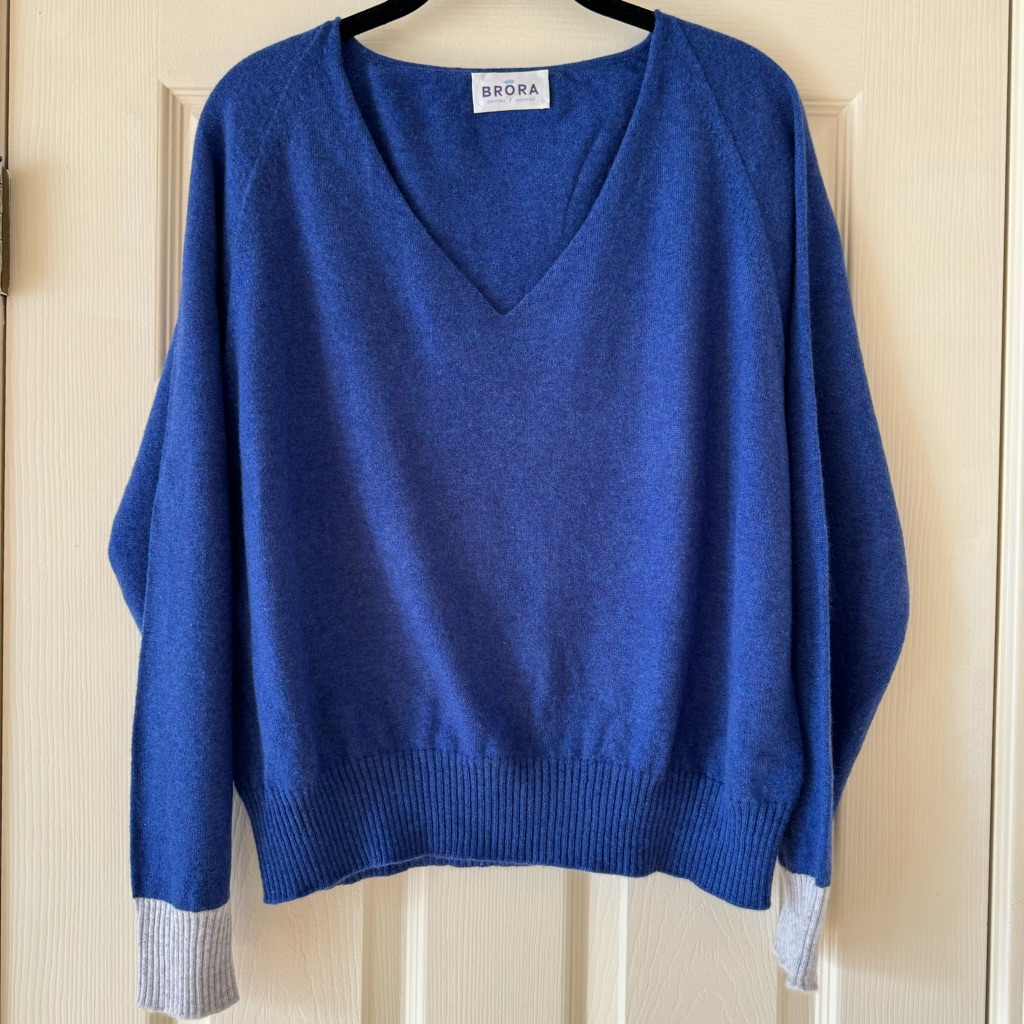 Brora 100% Scottish Cashmere Slouchy V Neck Jumper In Sapphire And Peal Xs/ S